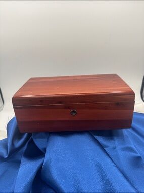 Classic wooden Lane Cedar keepsake box in brown and red tones. No key